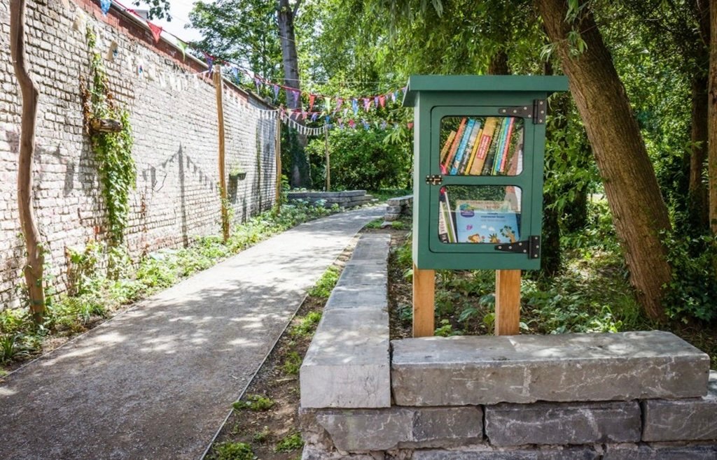 Boekenuitleenkast in het Reigerspark