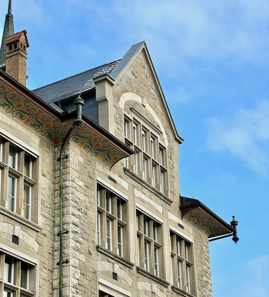 Een dakrand met uitkraging 