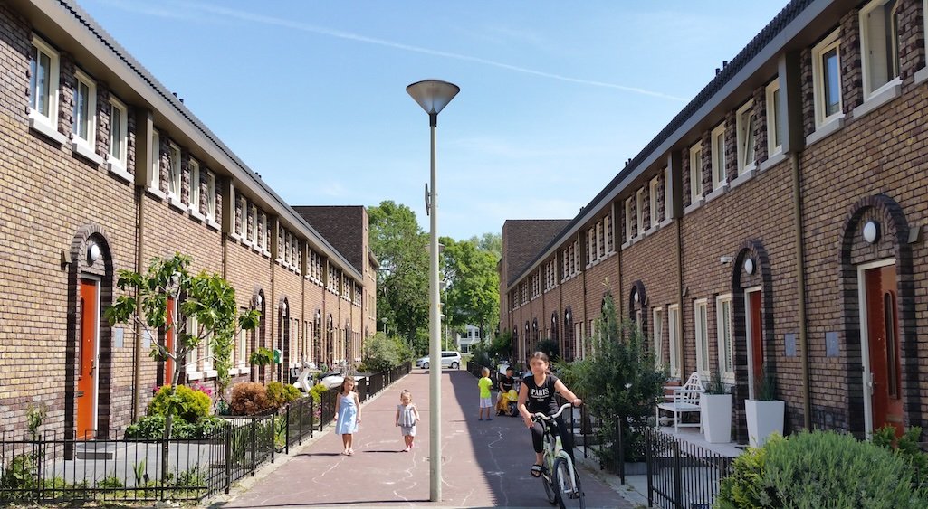 Autovrije straat in Kloosterbuuren, Den Haag
